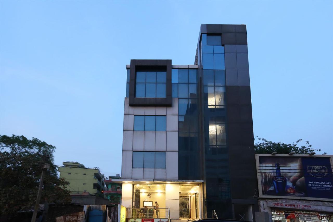 Capital O 12807 Amaira Hotel And Banquets Noida Exterior foto