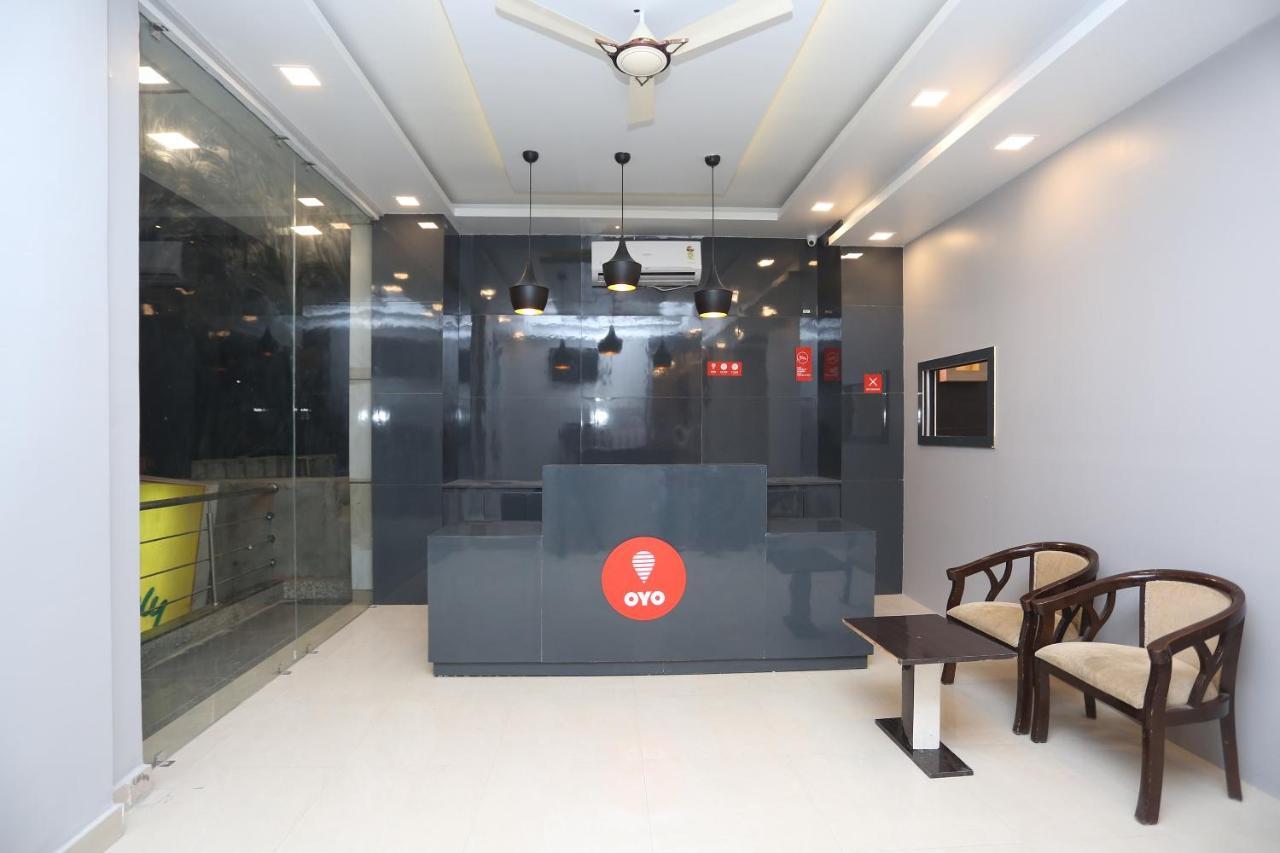 Capital O 12807 Amaira Hotel And Banquets Noida Exterior foto