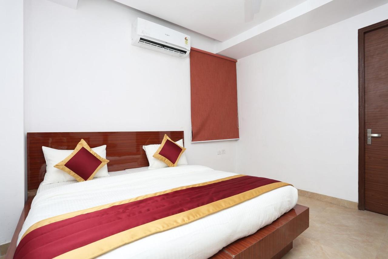 Capital O 12807 Amaira Hotel And Banquets Noida Exterior foto